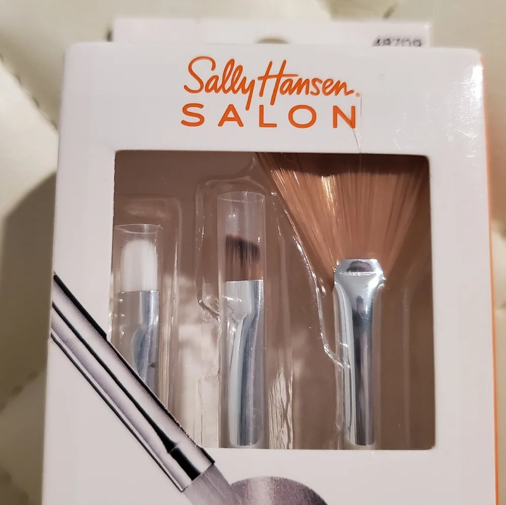 FREE 🎁 Sally Hansen Salon Pro Brush Kit Nail Art
